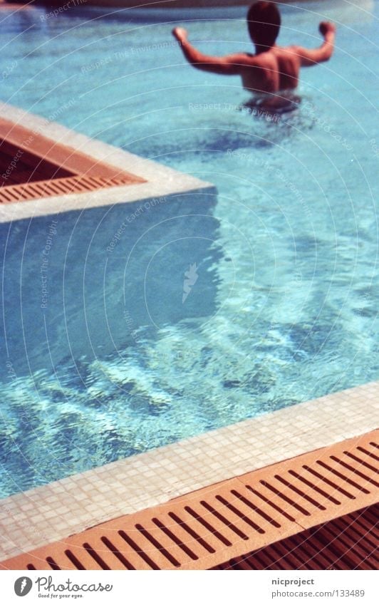 Poolläufer Schwimmbad Ferien & Urlaub & Reisen frisch Erfrischung nass Sommer Swim Wasser Freude Fun Schwimmen & Baden