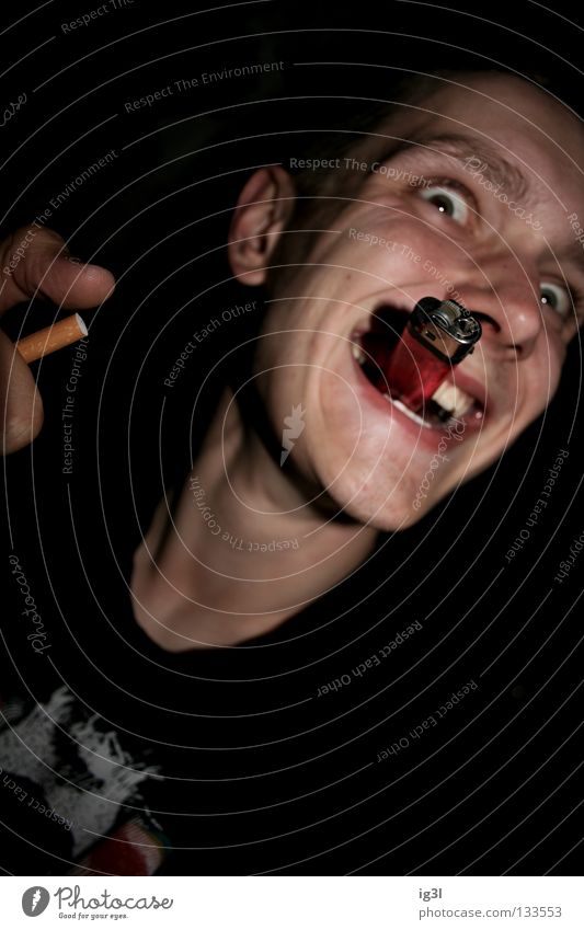 200 ! :) Chaos vor Freude chaotisch Jubiläum Zigarette Nikotin Mensch grinsen Smiley anzünden Feuerzeug verrückt Wahnsinn ungeheuerlich Erfolg Rauchen drehen
