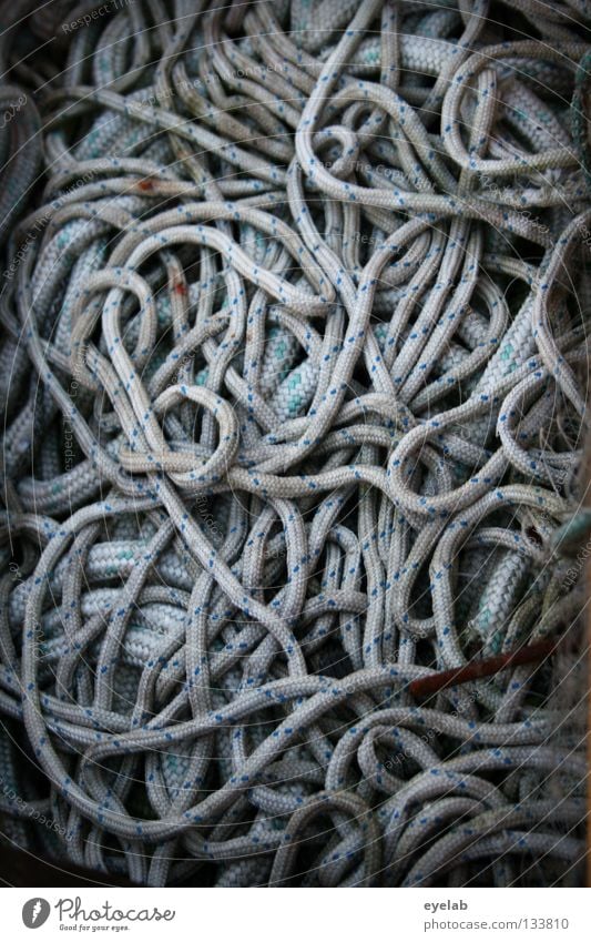 Bandwurm oder Seemannsgarn ? Wurm Seil Schnur durcheinander Unendlichkeit lang Meter Kilometer dünn Wasserfahrzeug Meer Schifffahrt Fischereiwirtschaft Kiste