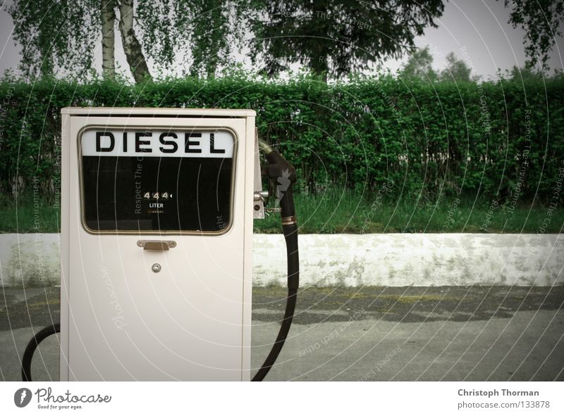 Schnapszahl Tankstelle Ölindustrie tanken Verteuerung Zapfhahn Zapfsäule Schlauch Griff Benzin Diesel Mineralöl Erdgas Biodiesel Biomasse Raps Umwelt ökologisch