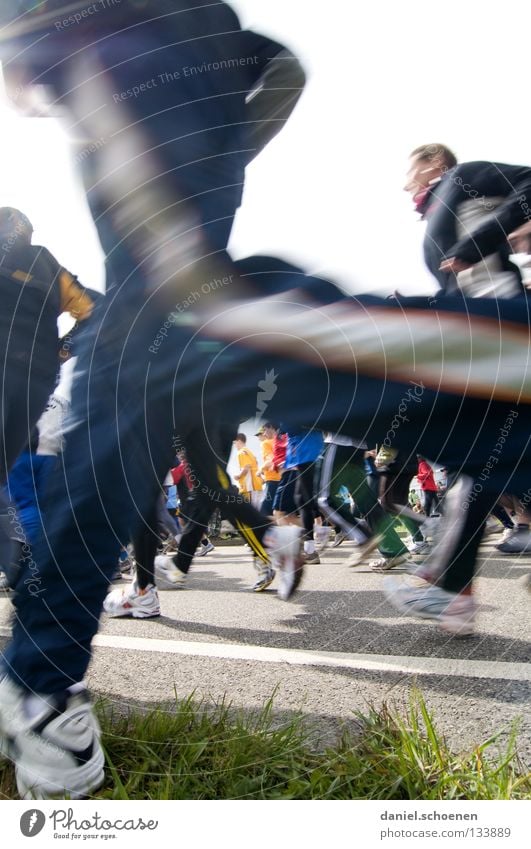 neulich beim Marathon (Teil 4) Joggen Geschwindigkeit Schuhe Turnschuh Ausdauer Bewegungsunschärfe Licht Gegenlicht Fitness Leichtathletik Erfolg laufen rennen