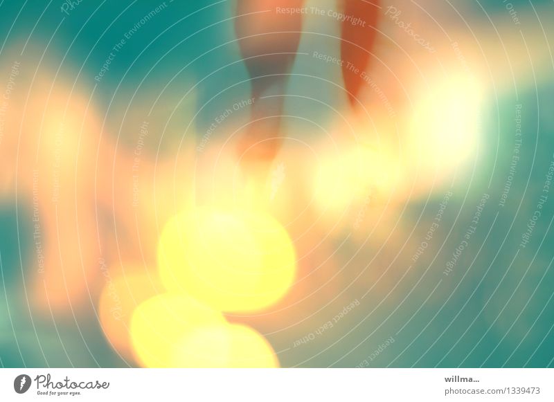 Klangfarben Beine gelb grün türkis Unschärfe Lichtspiel träumen Farbklang Phantasie apricot orange mint Drogenrausch Sehvermögen Kunst Experiment abstrakt