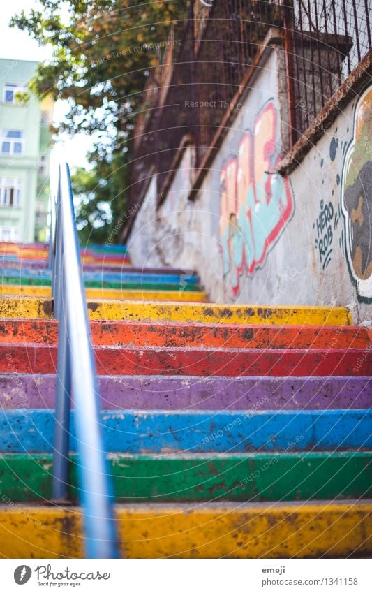 rainbow Dorf Kleinstadt Stadt Stadtzentrum Menschenleer Treppe außergewöhnlich Freundlichkeit Fröhlichkeit positiv regenbogenfarben Farbfoto mehrfarbig