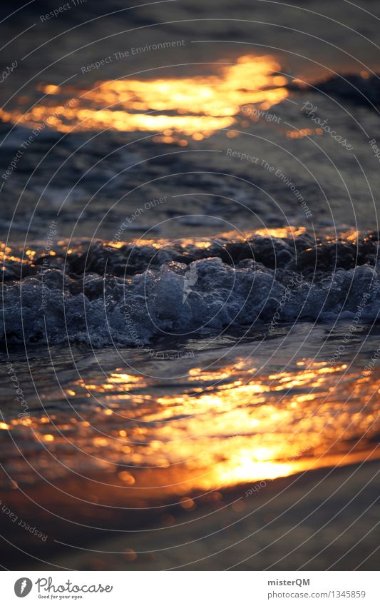 Ozeangold. Kunst Kunstwerk ästhetisch Gold Reflexion & Spiegelung Meer Strand Wellen schäumen Mittelmeer verträumt wellig Brandung Farbfoto mehrfarbig