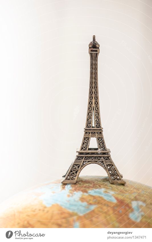Eiffelturm auf Globus Ferien & Urlaub & Reisen Tourismus Sommer Erde Stadt Denkmal klein neu Turm Paris Planet Entwurf weltweit Frankreich groß Miniatur