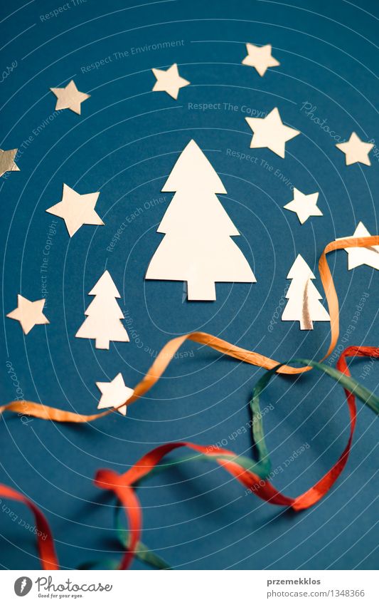 Weihnachtskarte Winter Band Baum Papier Schnur glänzend blau Kreativität Postkarte Objektfotografie Symbole & Metaphern Farbfoto Innenaufnahme Nahaufnahme