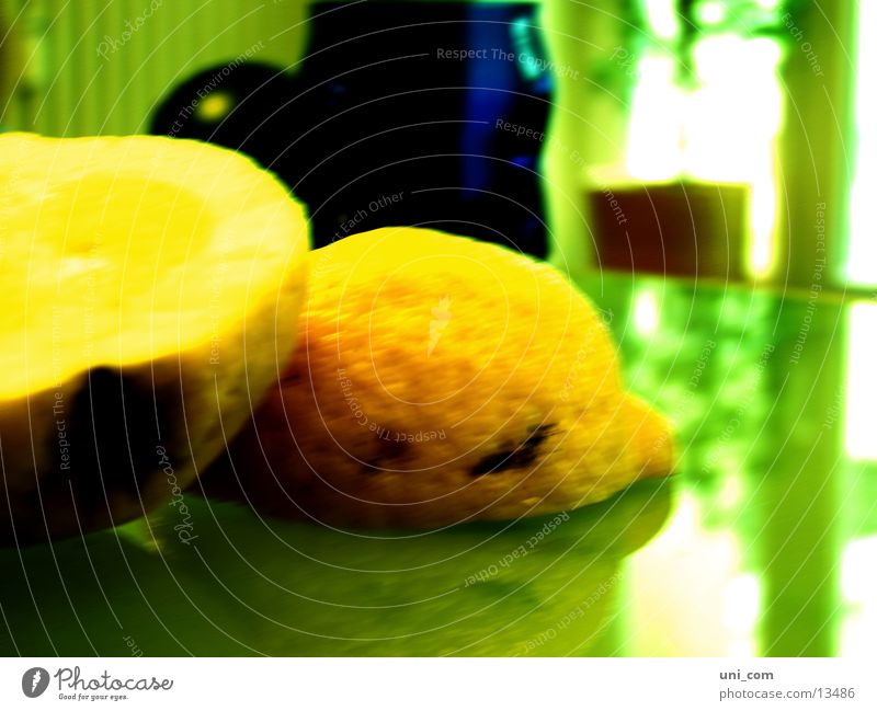 angesäuert Zitrone Zitrusfrüchte Hälfte gelb Glastisch Grünstich Gesundheit Wut