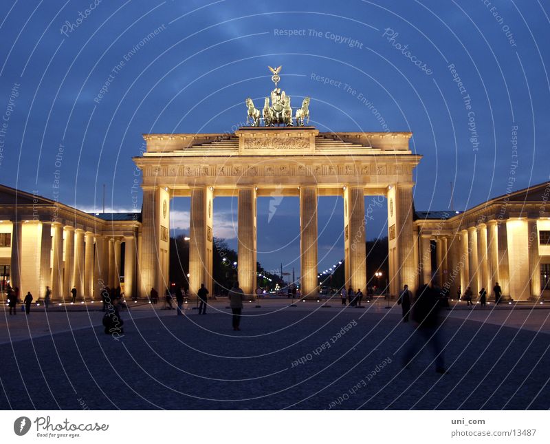Brandenburger Tor Pariser Platz Dämmerung Beleuchtung Mensch Architektur Berlin