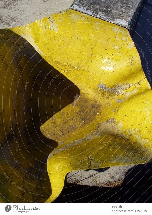 Gelbes Dingsbums Kunst Kunstwerk Skulptur Stein Kunststoff ästhetisch authentisch außergewöhnlich dreckig exotisch gruselig hässlich einzigartig kalt kaputt