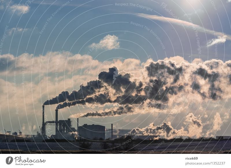 Industriegebiet Sonne Energiewirtschaft Kohlekraftwerk Umwelt Natur Wolken Schornstein Rauch Klima Umweltverschmutzung Umweltschutz Industrielandschaft Wismar