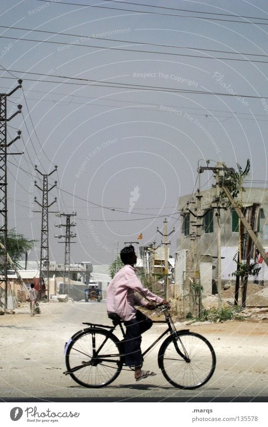Cruising Fahrrad Fahrradfahren vergangen Ferien & Urlaub & Reisen treten Pedal Sommer verfallen trocken Strommast Sand ländlich Physik heiß Indien Verkehr