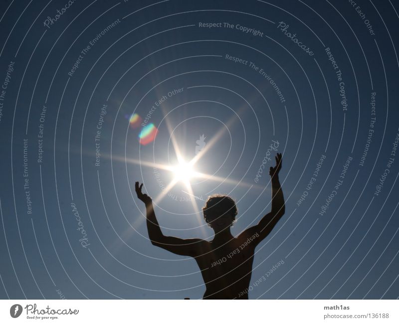 Sonnenanbeter Gegenlicht Silhouette Mann maskulin Sommer Sun Beleuchtung Muskulatur Schatten blau Stern (Symbol)