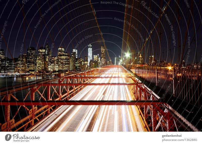 Verkehrsfluss Hauptstadt Skyline Hochhaus Brücke Gebäude Personenverkehr Autofahren gebrauchen Fortschritt Autobahn Datenautobahn Farbfoto Außenaufnahme Nacht