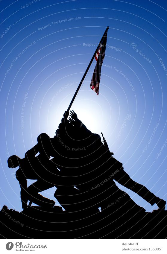 United States Marine Corps War Memorial Denkmal Amerika Gegenlicht Fahne Soldat Silhouette schwarz Krieg Schlacht Ehre historisch USA Mann Iwojima Jima marines
