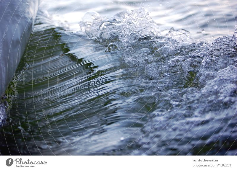 Wasserwelt Wellen Wasserfahrzeug Jolle Meer kalt spritzig Luv Oberkörper Geschwindigkeit Sicherheit Ereignisse Strand Küste Nasse Kamera Ausflug Ostsee Lee