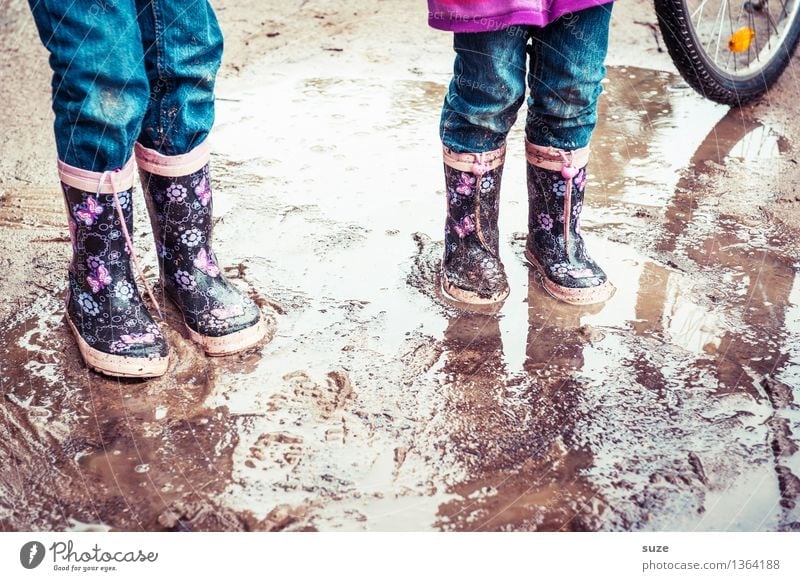 Matschzwerge Freude Freizeit & Hobby Spielen Kind Mensch Kindheit Beine Fuß 2 3-8 Jahre Erde Herbst Wetter schlechtes Wetter Regen Mode Bekleidung Hose Schuhe