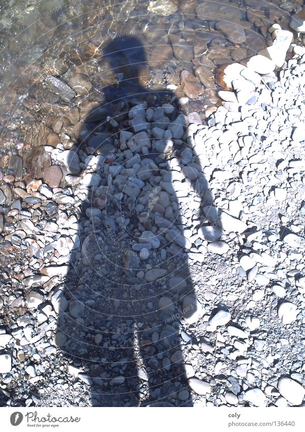 Schattengestalt Selbstportrait Freizeit & Hobby standhaft Freude Wasser Stein Fluss Mensch