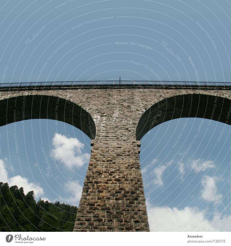 Ravenna-Viadukt im Scharzwald Eisenbahnbrücke veraltet Sommer Tourismus Urlaubsort Mauer Deutschland Baden-Württemberg Schwarzwald Altertum historisch Wolken