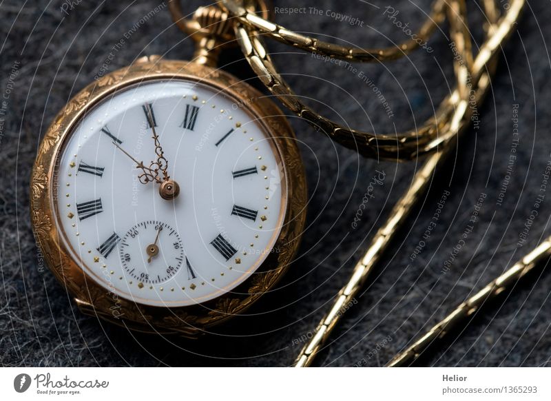 Pocket Watch 2 Uhr Glas Metall Gold Ziffern & Zahlen glänzend gelb grau schwarz weiß Verlässlichkeit Pünktlichkeit Präzision Vergänglichkeit Ziel klassisch