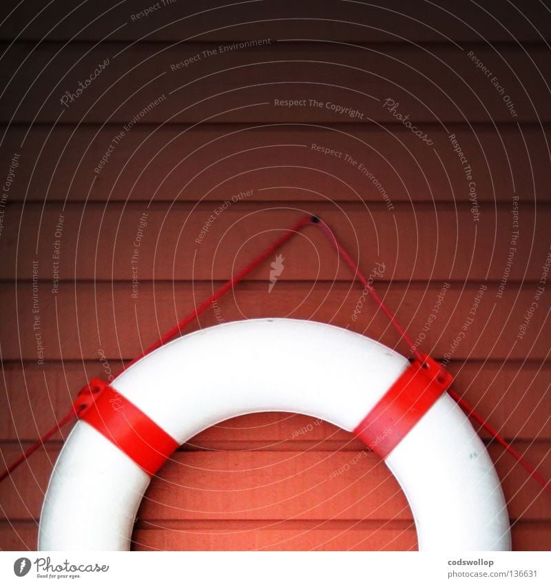 außermittige belastung Rettungsring Rettungsschwimmer Sicherheit Notfall Schwimmbad Strandposten retten Hilfsbereitschaft Notsituation Küste exzentrisch