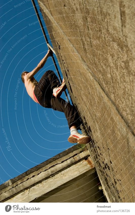 Wochenstart Le Parkour springen Schweiz Sport akrobatisch Körperbeherrschung Mut Risiko gekonnt lässig schwungvoll Aktion wirtschaftlich geschmeidig Stunt