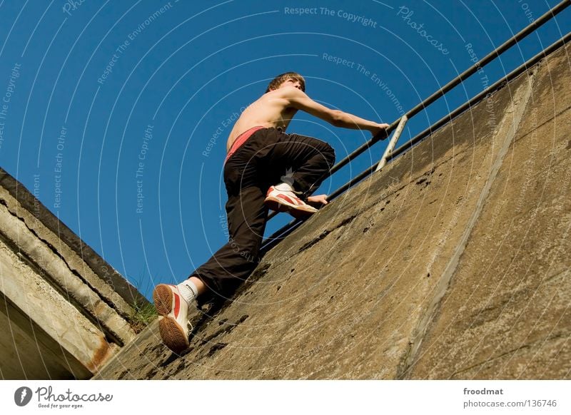 klettermaxe Le Parkour springen Schweiz Sport akrobatisch Körperbeherrschung Mut Risiko gekonnt lässig schwungvoll Aktion wirtschaftlich geschmeidig Stunt
