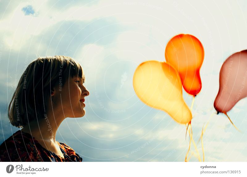 Ein Windhauch Luftballon mehrfarbig 3 Kleid Stoff Muster retro Nostalgie Blume Märchen mystisch Stil Frau hängen Hintergrundbild entdecken kindlich Spielen