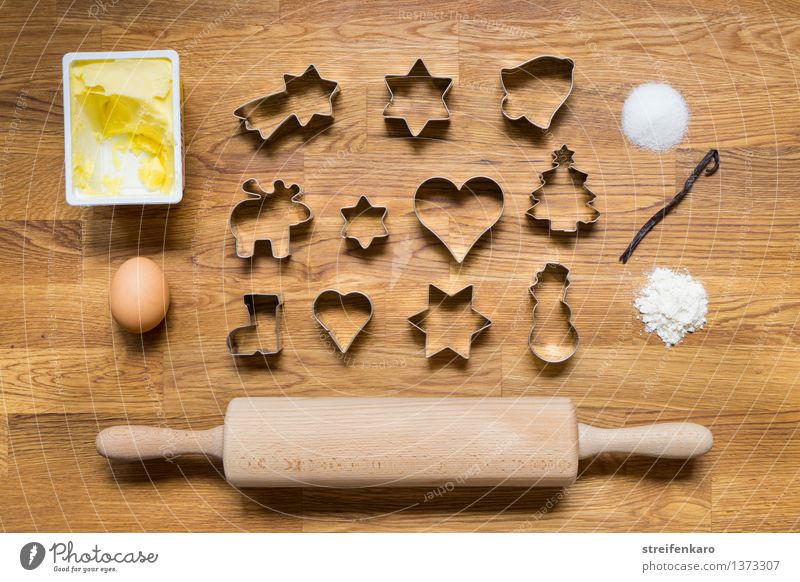 Weihnachtsbäckerei I Teigwaren Backwaren Süßwaren Mehl Zucker Zimt Butter Ei Freizeit & Hobby Nudelholz Plätzchen ausstechen Figur Essen lecker süß Freude