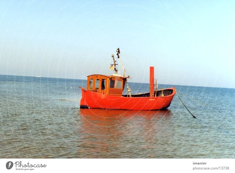 Fischerboot Wasserfahrzeug rot Meer Strand Sommer Europa Ostsee