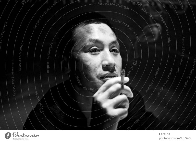 Sangshine Pokerface Asiate Asien dunkel Zigarette gefährlich Krimineller Japan Vietnam China Osten Konzentration Gesicht Rauchen Yakuza