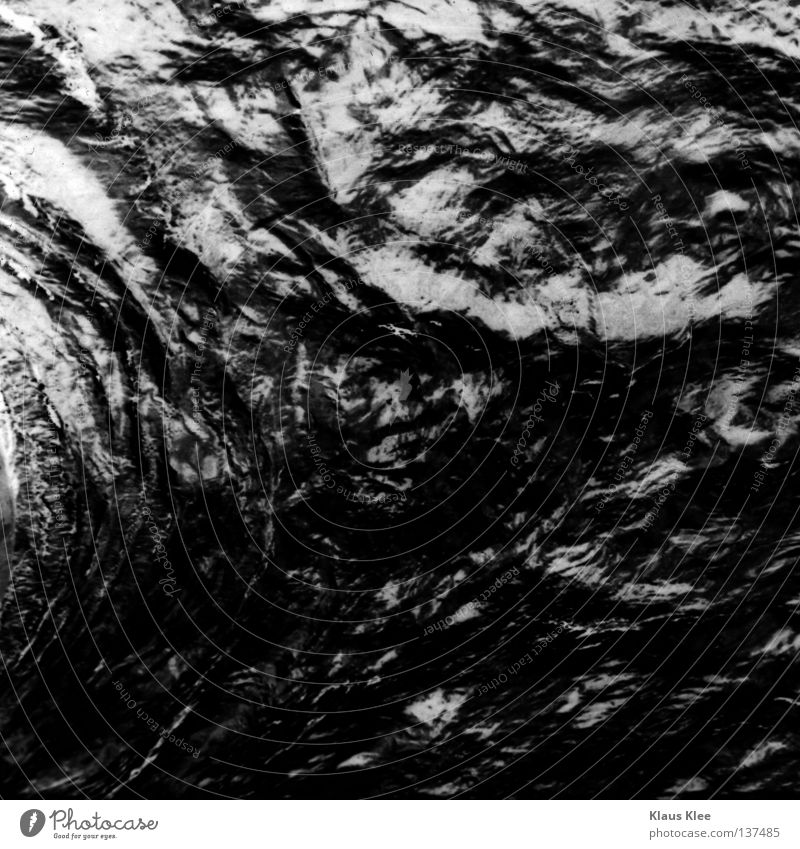 ? Dreieck dunkel Wellen böse Wissenschaften Detailaufnahme Schwarzweißfoto Wasser hell ursuppe Strukturen & Formen