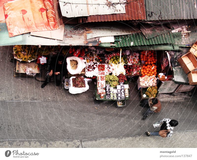 hong kong Hongkong China Obstverkäufer Fußgänger Chinese Marktstand Dach Teerpappe Hütte Obst- oder Gemüsestand Frucht Verkehrswege Asien gemüseverkäufer