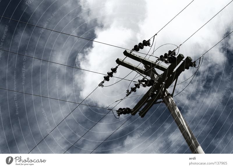 verbunden Elektrizität Strommast gefährlich Leitung Kraft Saft Versorgung Umwelt Knotenpunkt Verbindung Elektrisches Gerät Technik & Technologie