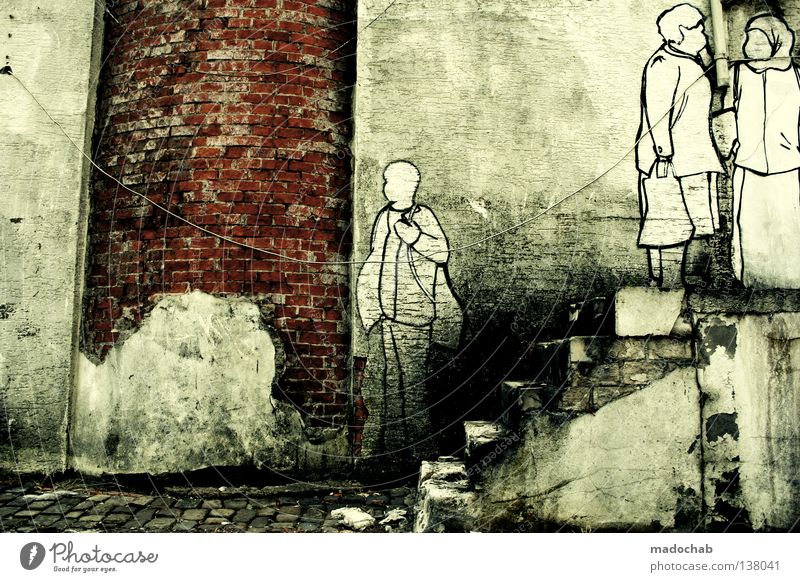 COLOURS Straßenkunst schwarz weiß trashig kaputt verfallen Nachbar tratschen schick Kultur Hinterhof Mauer grau Ruine Comic Gemälde selbstgemacht Vandalismus