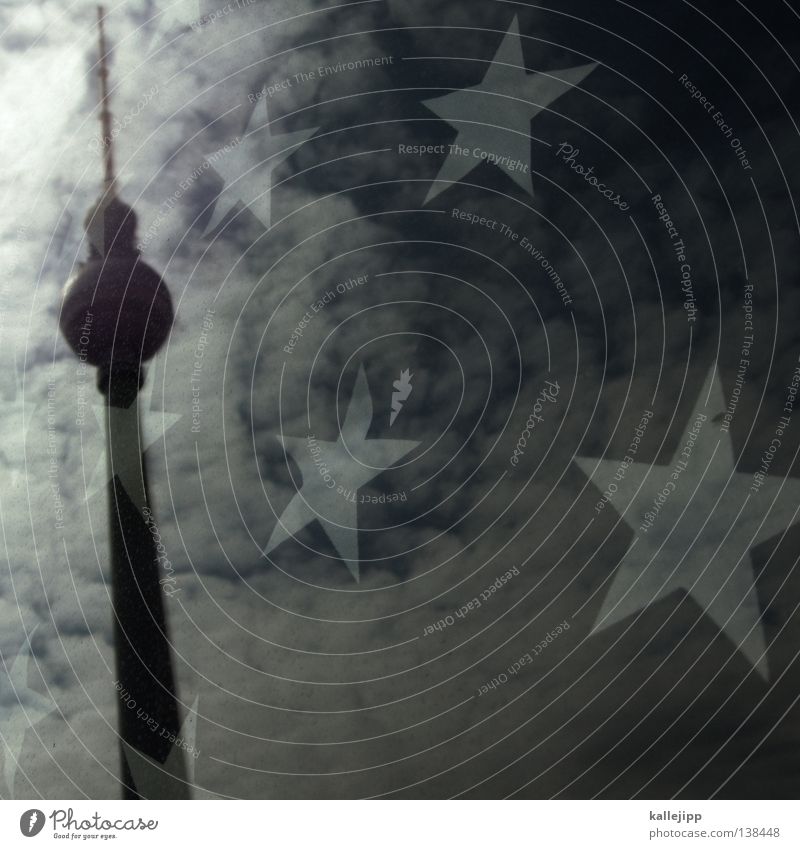 europameister Alexanderplatz Europa Tourismus Osten Berlin Sightseeing Wahrzeichen Kunst Wolken Himmel grau Silhouette Dieb Krimineller Ausbruch umfallen