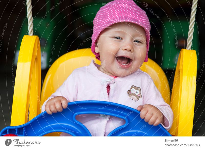 Schaukeln Mensch feminin Kind Kleinkind Mädchen 1 0-12 Monate Baby schaukeln Fröhlichkeit lustig Gefühle Stimmung Freude Glück Zufriedenheit Lebensfreude