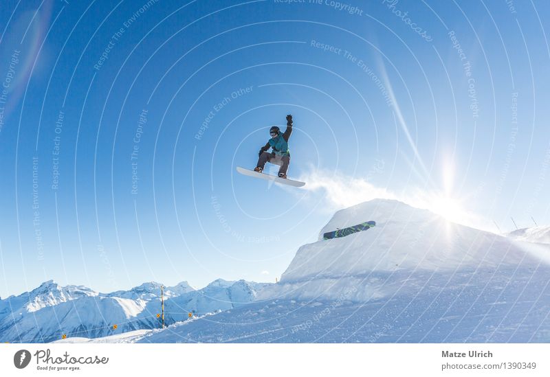 Up up and away! Sport Wintersport Snowboard Skipiste maskulin 1 Mensch Landschaft Sonne Sonnenlicht Schönes Wetter Eis Frost Schnee Alpen Berge u. Gebirge