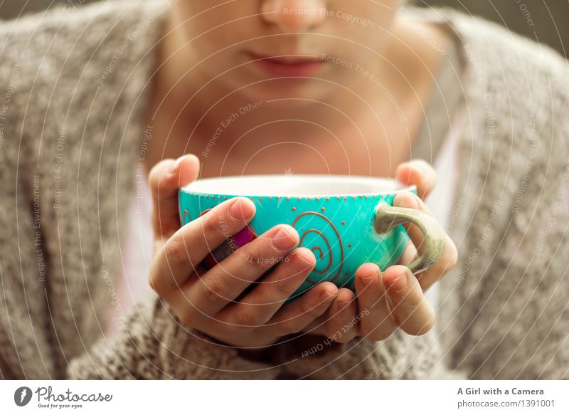 I <3 coffee cups Lebensmittel trinken Heißgetränk Kaffee Tee Tasse Becher Mensch feminin Hand Freundlichkeit türkis gemütlich genießen stoppen heizen Pause