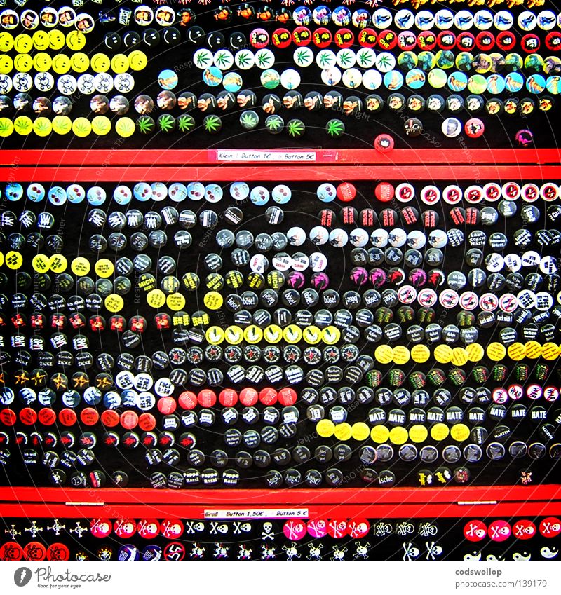six for a fiver Anstecker Kultur obskur Ausstellung Messe badges sammler pins for sale collector Musikfestival culture Sammlung