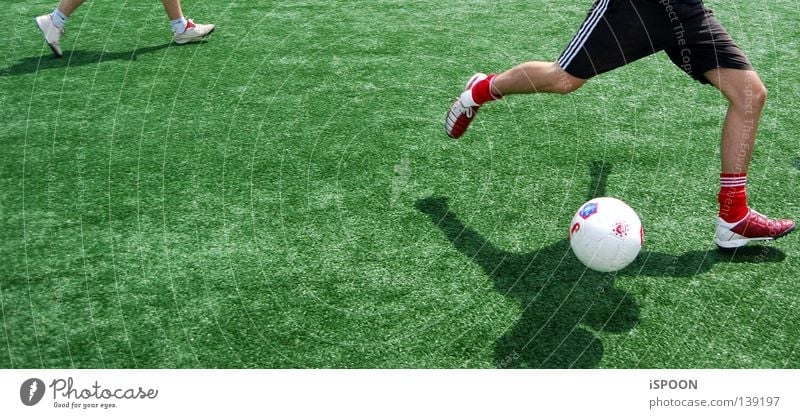 Nurmi III Fußballschuhe Strümpfe Trainingshose Wade grün Kunstrasen schwarz Sport Spielen Haut Muskulatur Beine Rasen Scahtten