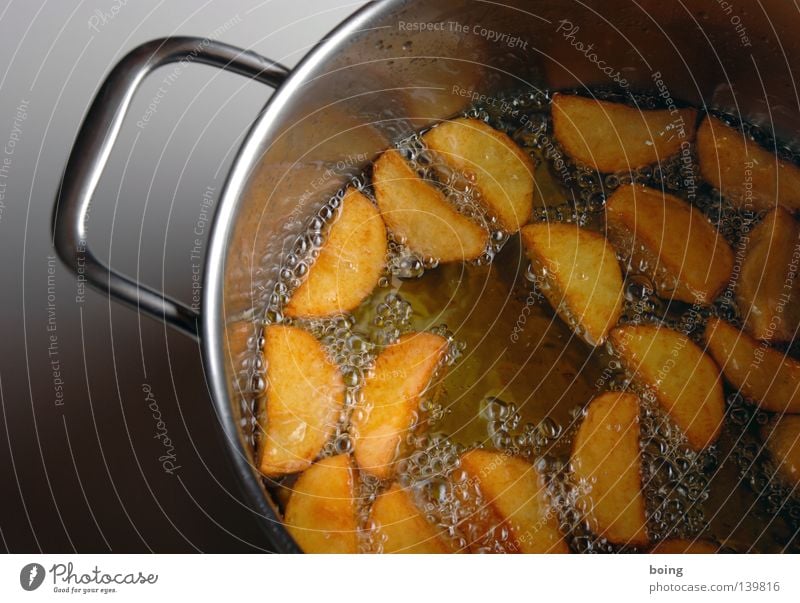 heiß und fettig Pommes frites Imbiss Beilage Fastfood Topf Bratkartoffeln Snack Fingerfood Rapsöl Sonnenblumenöl Gastronomie Haushalt Kartoffeln