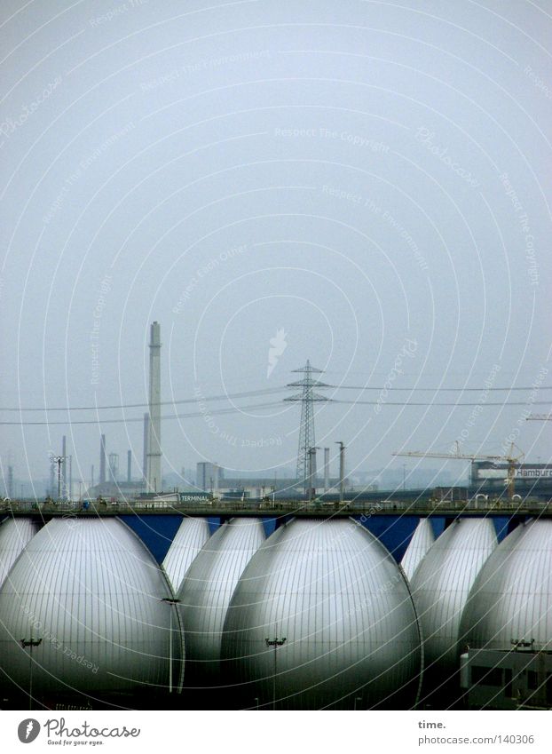 Ganz klar Riesensilbereier, findet Lukas Industrie Technik & Technologie Energiewirtschaft Nebel Hafen Brücke Flüssigkeit komplex Ordnung Sucht
