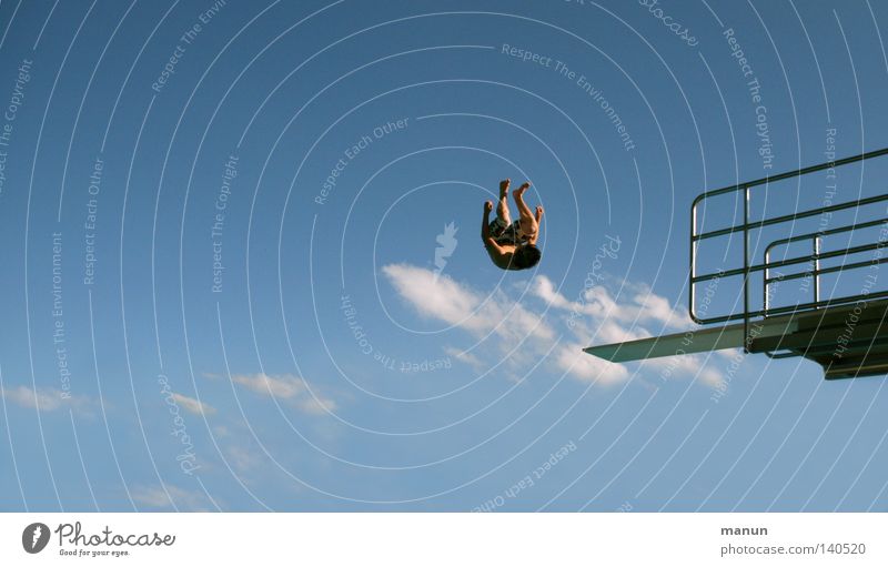 Jumping Jack Salto schwarz weiß türkis Wolken Luft Himmel Sport Freizeit & Hobby Gesundheit Körperbeherrschung Kick springen Jugendliche Mann Aktion