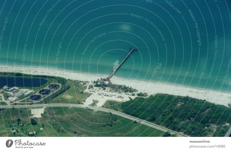 @ the Beach Florida Strand Luftaufnahme Anlegestelle Meer Sandstrand Textfreiraum oben