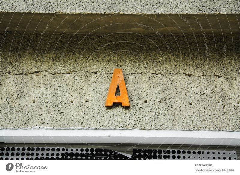 A Buchstaben Anfangsbuchstabe Werbung Typographie Montage Fassade Ladengeschäft groß Großbuchstabe Kommunizieren Schriftzeichen Medien Beginn letter