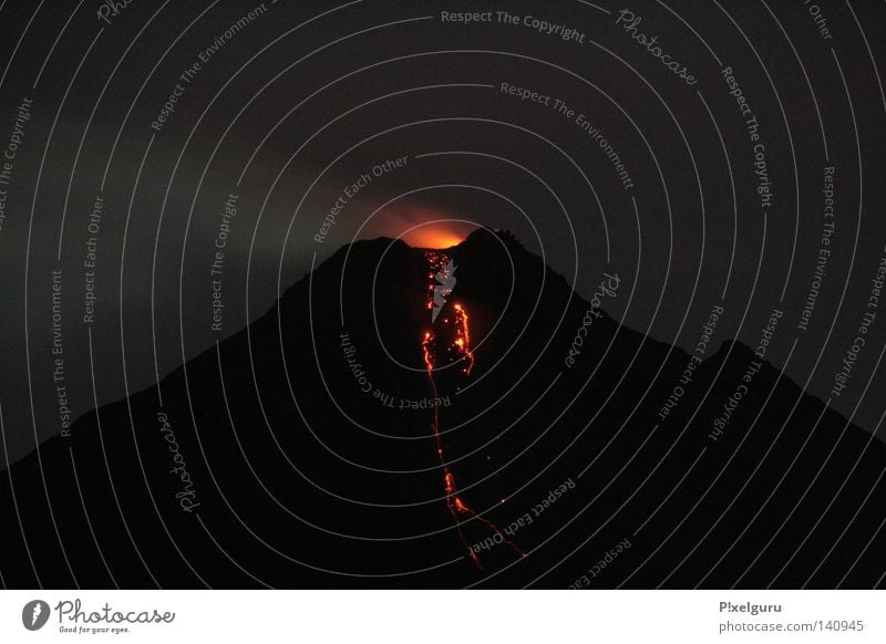 Volcán Vulkan Vulcano Lava rot glühend Nacht Brandasche Vulkankrater Costa Rica Aktion Mittelamerika Berge u. Gebirge Ascheberg Arenal