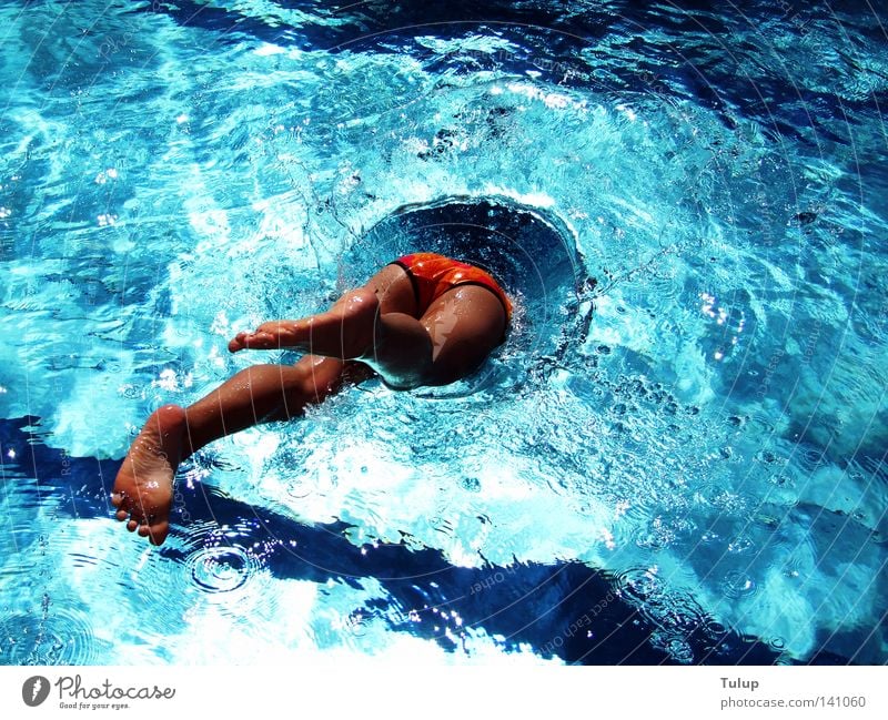Kopfsprung Freude Wohlgefühl Schwimmen & Baden Freizeit & Hobby Spielen Ferien & Urlaub & Reisen Sommer Sommerurlaub Sport Wassersport Schwimmbad Beine Fuß 1