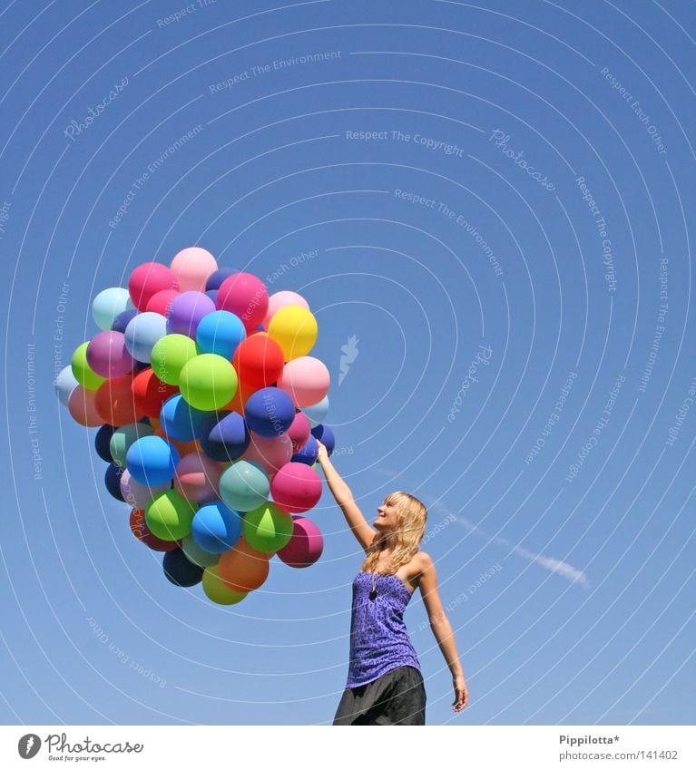 ~viva la vida~ Sommer mehrfarbig mehrere Luft Freude luftbllallon blau Himmel viele Farbe Wind fliegen hoch Luftballon