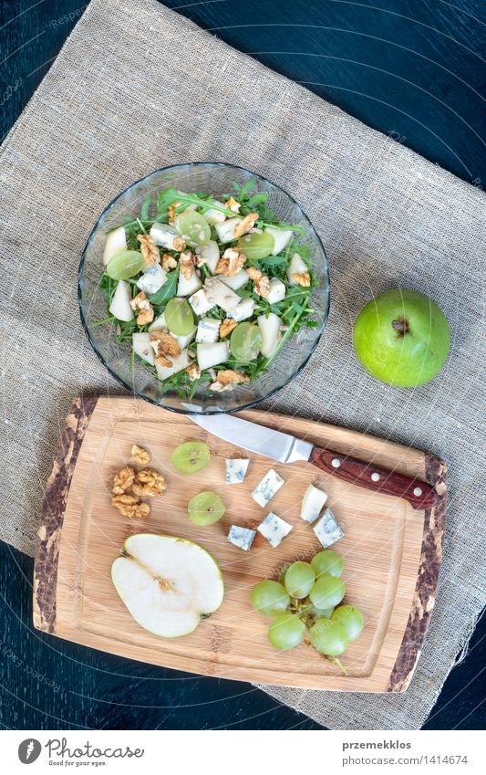 Salat mit frischem Obst und Gemüse Lebensmittel Frucht Mittagessen Bioprodukte Vegetarische Ernährung Diät Schalen & Schüsseln Messer Tisch einfach hell lecker