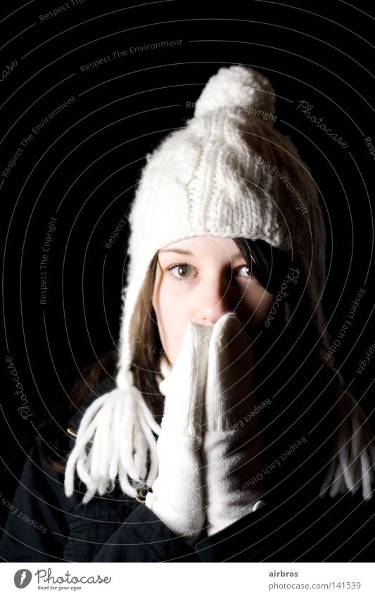 der winter kommt bestimmt wieder... Frau Jugendliche Mütze weiß Handschuhe Haare & Frisuren Schwache Tiefenschärfe dunkel schwarz Hintergrundbild süß Winter